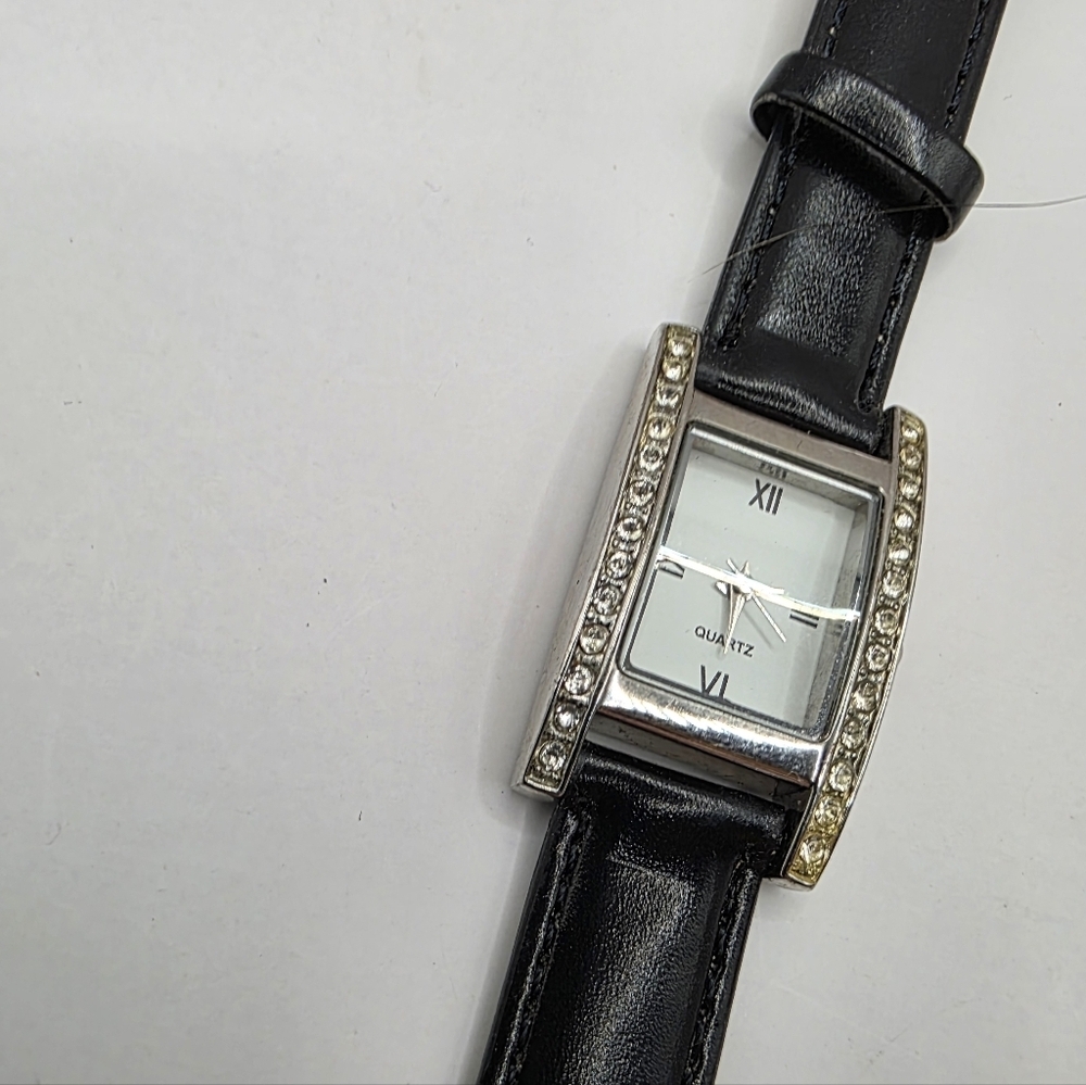 Vintage Fashion Watch Elegant Black Leather Strap Watch with Crystal Accents
